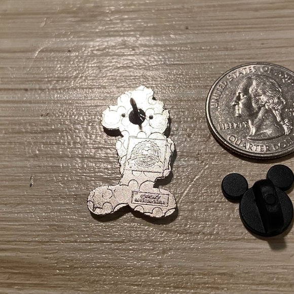 Mickey Mouse Police Officer Pin - Picture 2 of 6